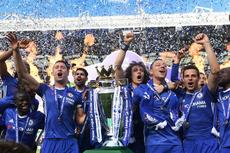 Chelsea claim the Premier League trophy as champions of the 2016/2017 season