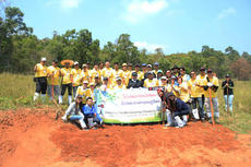 YTMT employees at the “Salt Earth Making” activity