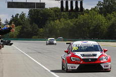 ETCC 2015: Czech Republic Chequered Flag