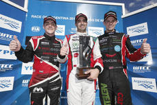 WTCC 2015: Argentina Podium YOKOHAMA Trophy