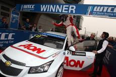 WTCC Shanghai 2013 - Chilton wins Race 1
