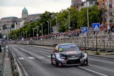 Race Action at WTCC Hungaroring