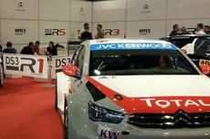 WTCC Champion Lopez visits Essen Motorshow (on the back left)