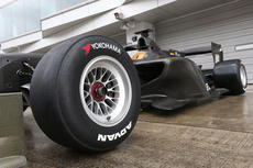 “ADVAN A005” tyre on a Super Formula racing car