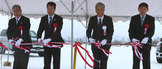 YRC President Hikomitsu Noji (second from right) and Asahikawa mayor Masahito Nishikawa (third from right) at tape-cutting ceremony marking opening of TTCH