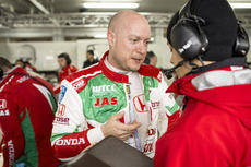 Huffy consults with Team - Photo V. Curutchet