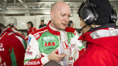 Huffy consults with Team - Photo V. Curutchet