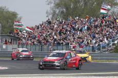 Lopez Leads ahead of Catsburg in WTCC Slovakia