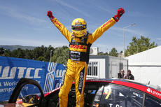 Tom Coronel ecstatic after win in Portugal