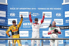 Pechito Lopez wins Race 2 in Argentina