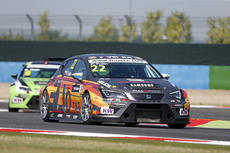 Petr Fulin battles it out in Magny Cours on his SEAT Leon