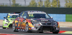 Petr Fulin battles it out in Magny Cours on his SEAT Leon