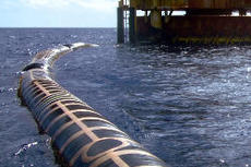 Seaflex hose transporting crude oil