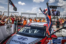 Michelisz celebrates victory in Slovakia  Photo Francois Flamand DPPI