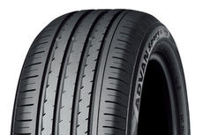 The “ADVAN Sport V105” Tyre shown in photo differs in size from those installed on the new E-Class 53-series