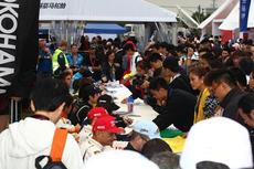 The crowds gather to meet WTCC drivers in China